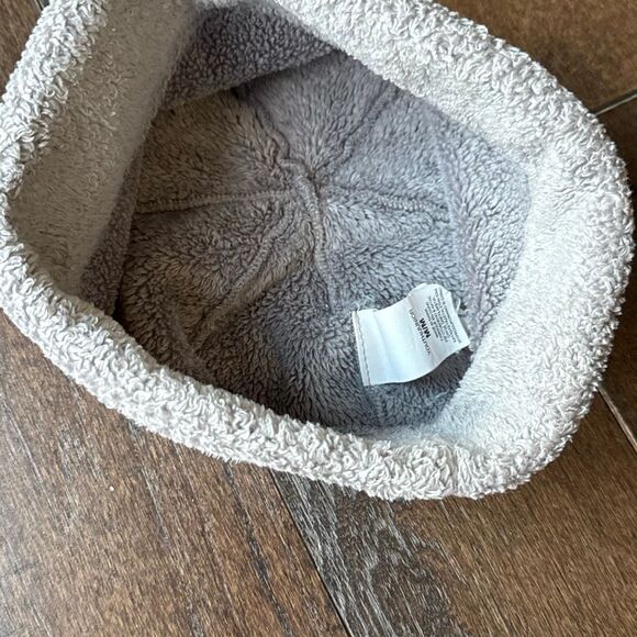 The north face youth beanie toboggan size medium gray fuzzy warm cozy ski snow w - Picture 4 of 7